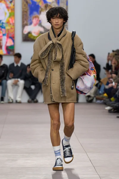 Look 30